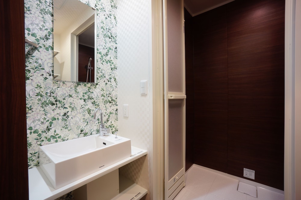 RONA HOTEL 東京