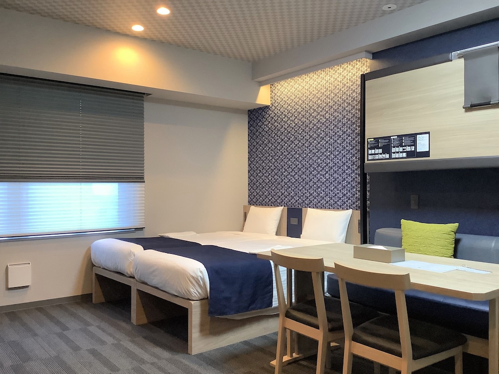 MONDAY APART PREMIUM 銀座新富町 東京