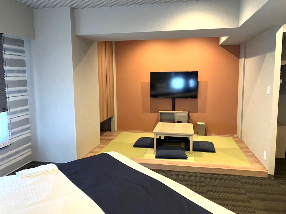 MONDAY APART PREMIUM 銀座新富町 東京