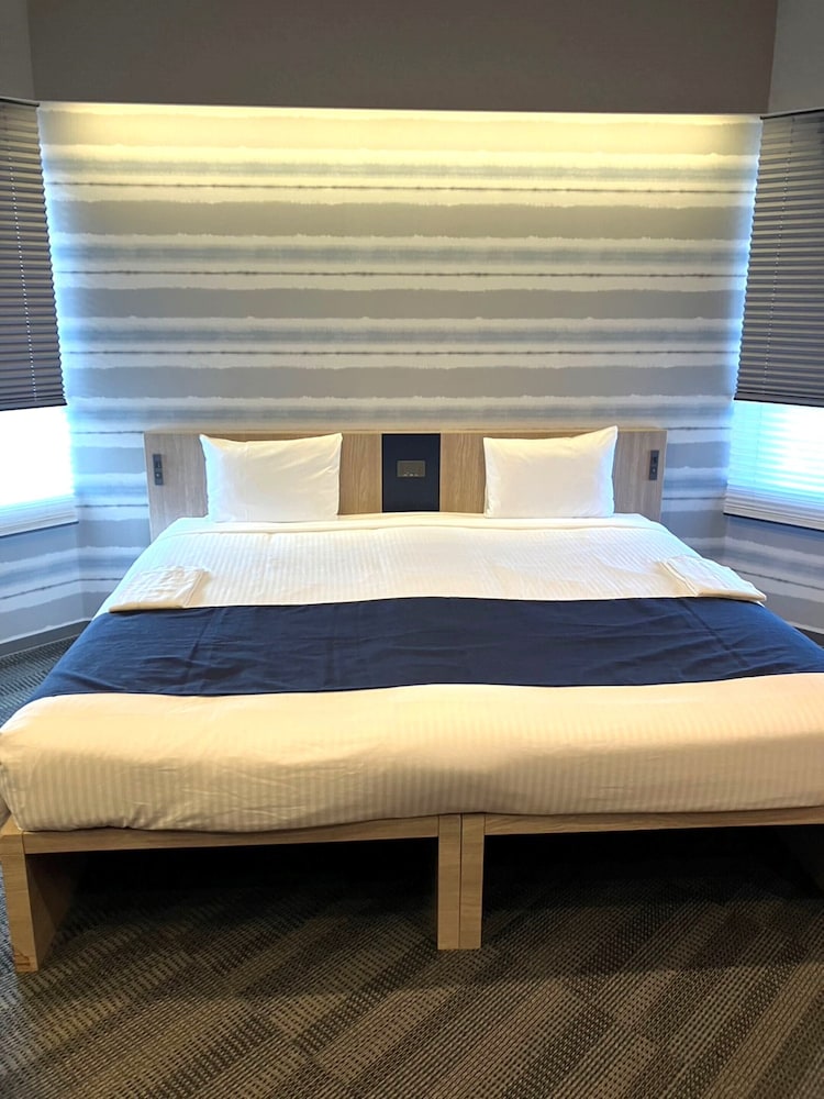 MONDAY APART PREMIUM 銀座新富町 東京