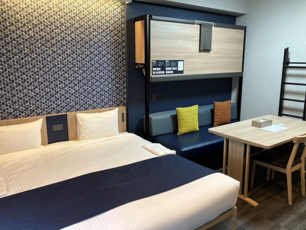 MONDAY APART PREMIUM 銀座新富町 東京