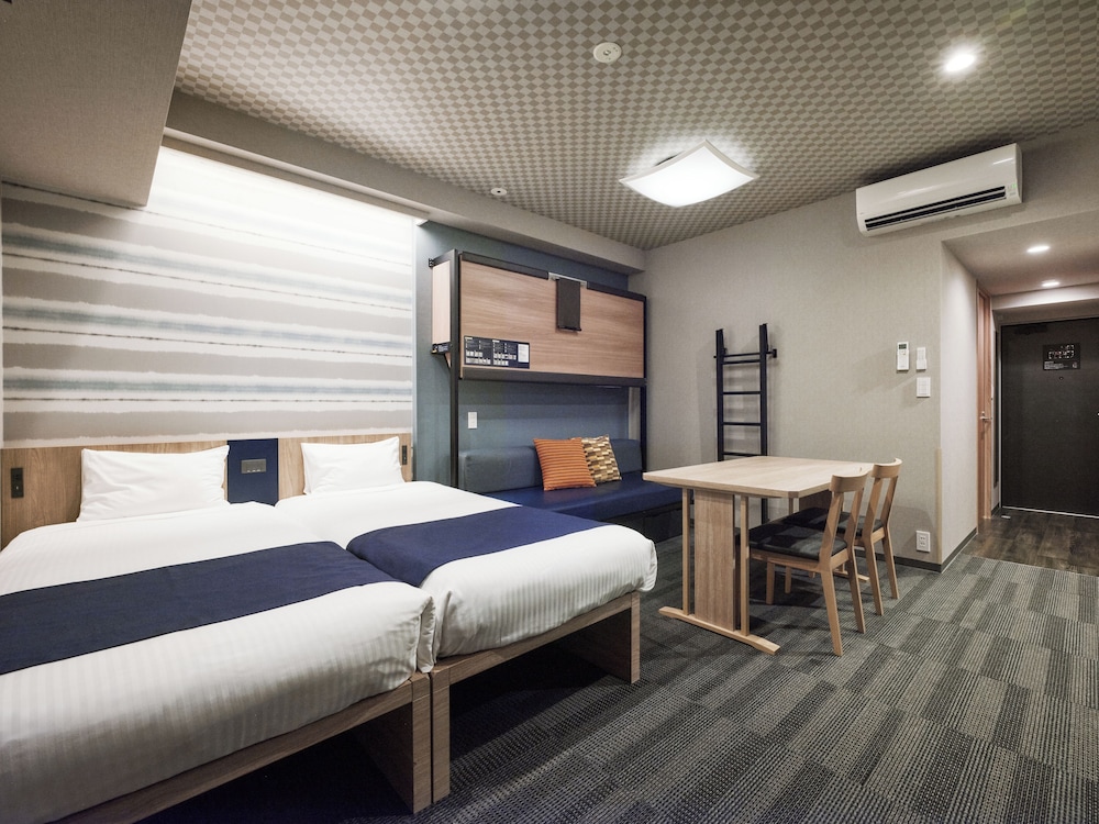 MONDAY APART PREMIUM 銀座新富町 東京