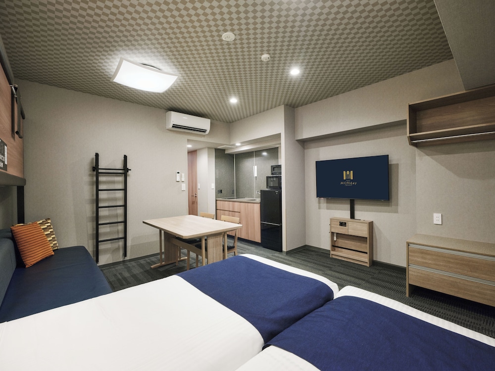 MONDAY APART PREMIUM 銀座新富町 東京