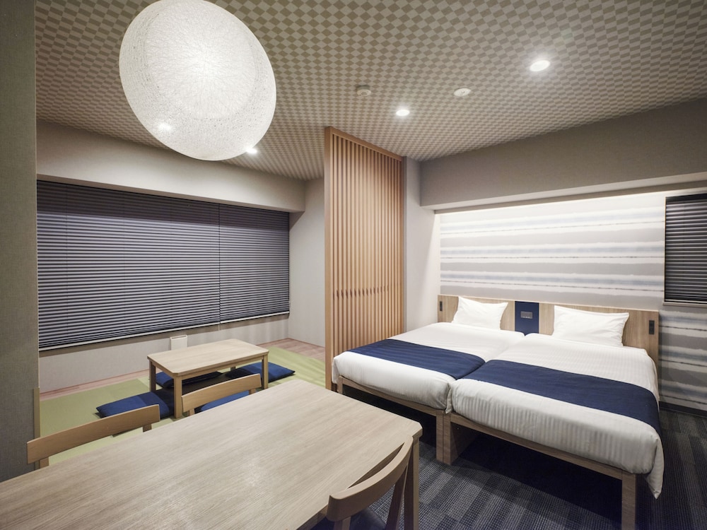 MONDAY APART PREMIUM 銀座新富町 東京