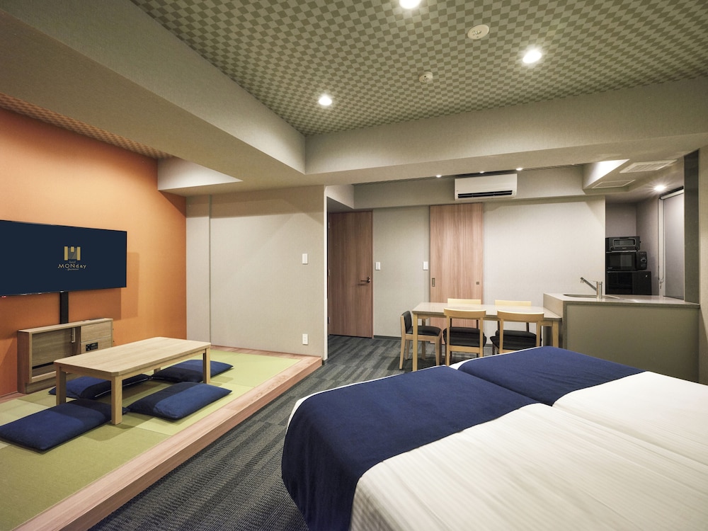 MONDAY APART PREMIUM 銀座新富町 東京