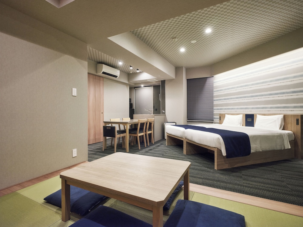 MONDAY APART PREMIUM 銀座新富町 東京