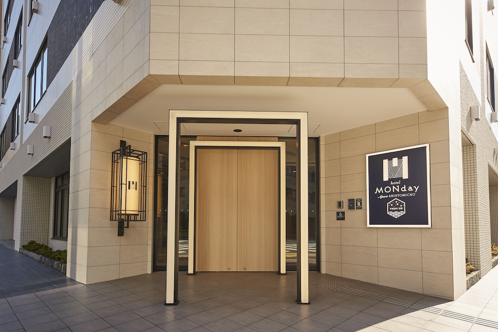 MONDAY APART PREMIUM 銀座新富町 東京