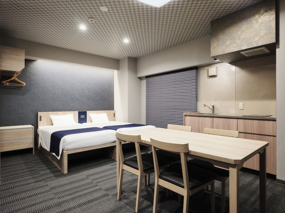 MONDAY APART PREMIUM 上野御徒町 東京
