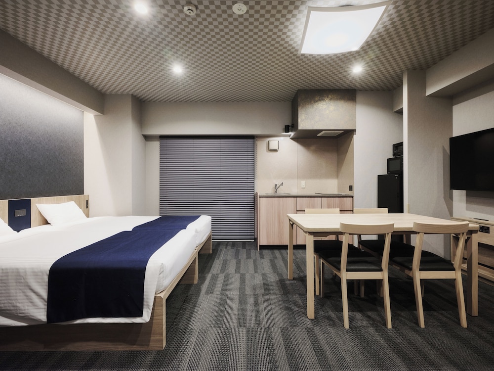 MONDAY APART PREMIUM 上野御徒町 東京