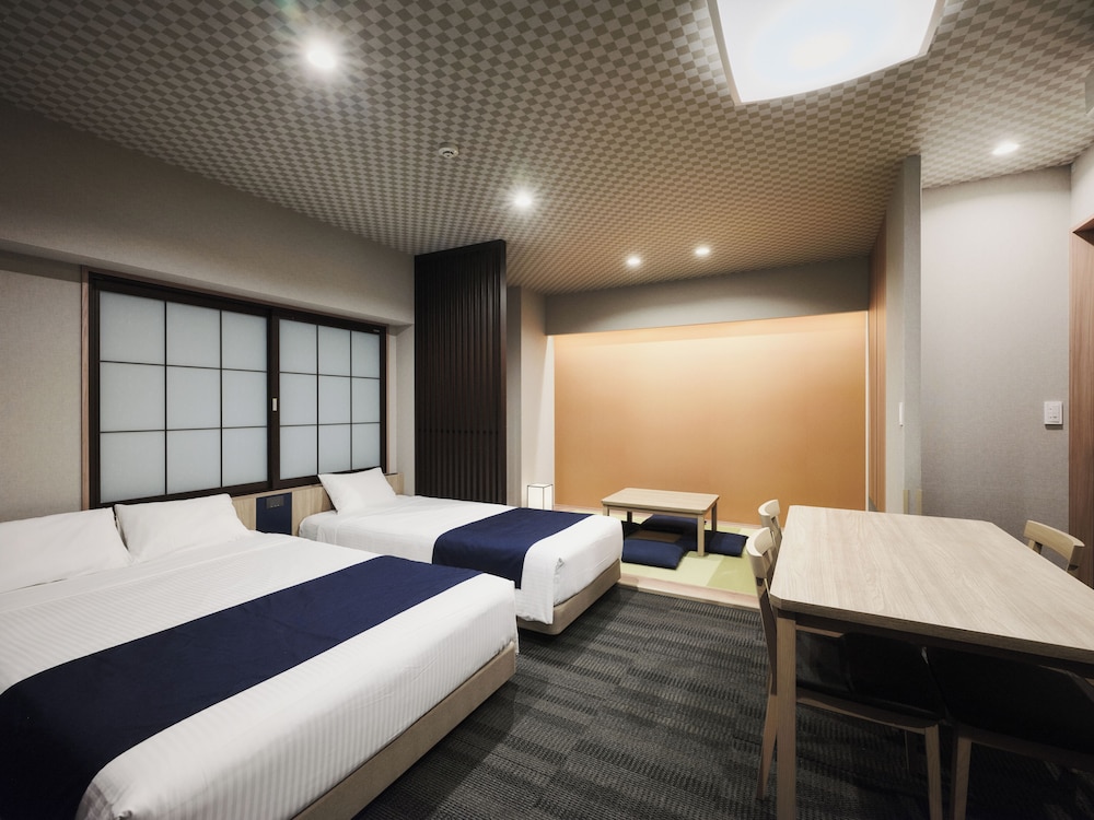 MONDAY APART PREMIUM 上野御徒町 東京