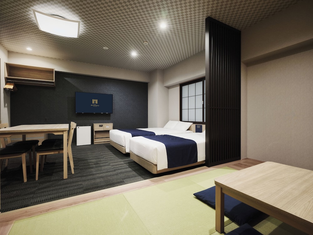 MONDAY APART PREMIUM 上野御徒町 東京