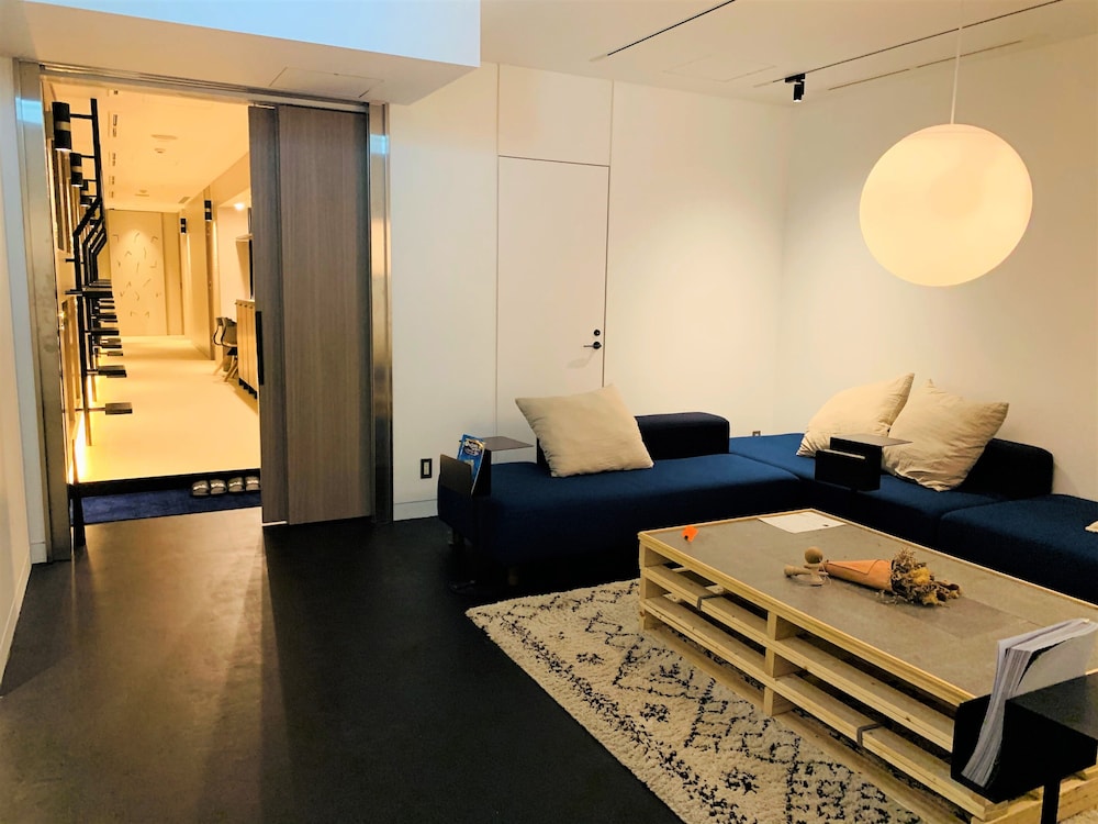 CAFE / MINIMAL HOTEL OUR OUR 東京