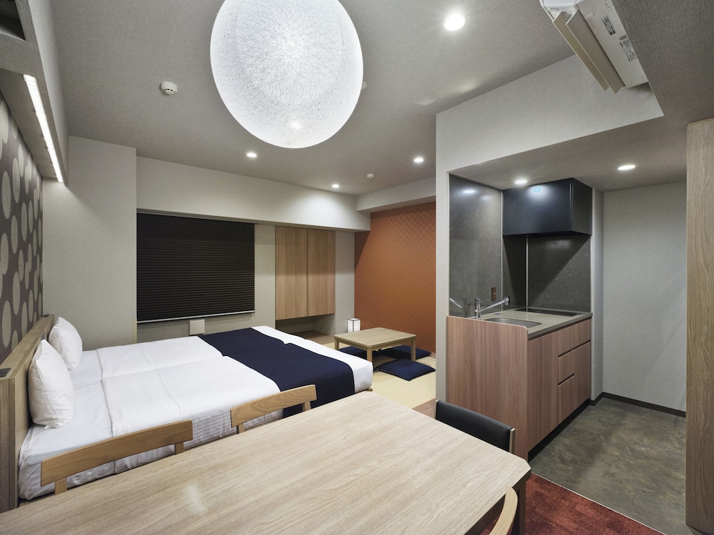 MONDAY APART PREMIUM 日本橋 東京