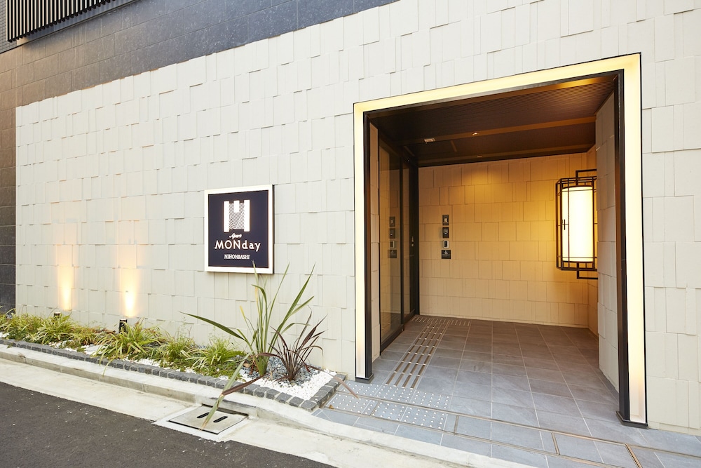 MONDAY APART PREMIUM 日本橋 東京