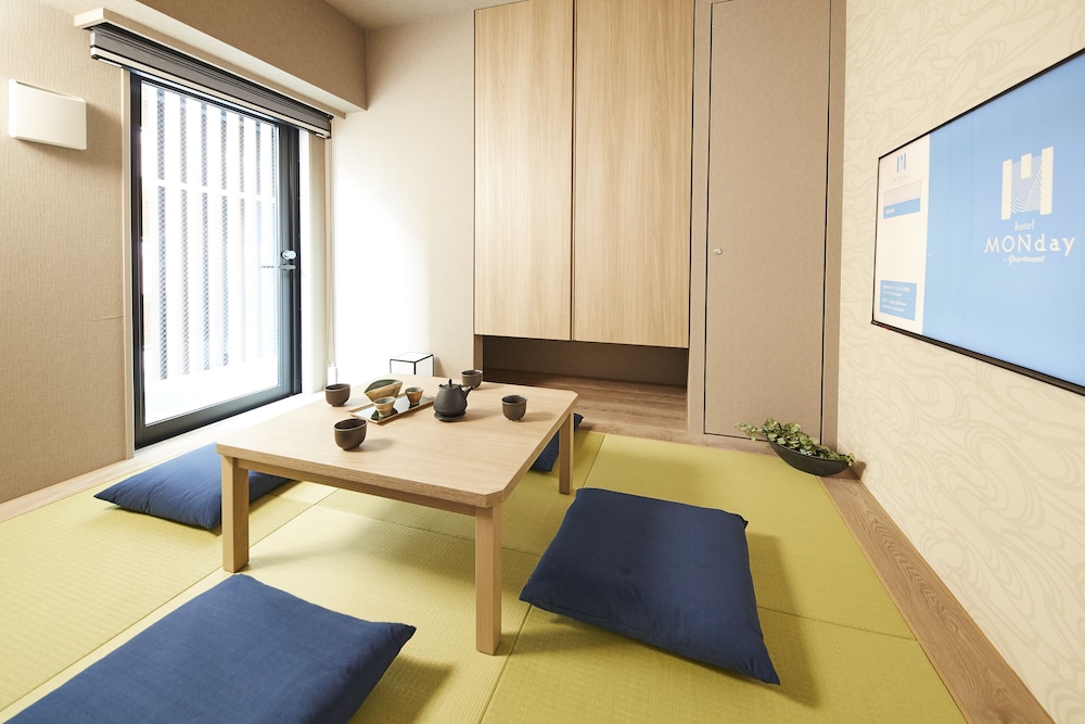 MONDAY APART PREMIUM 秋葉原 東京