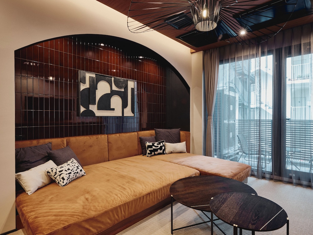 ILLI ENU YOTSUYA 東京