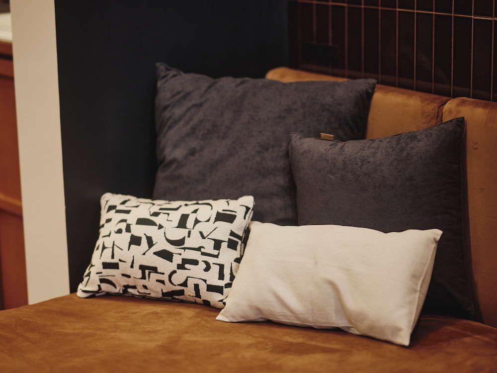 ILLI ENU YOTSUYA 東京