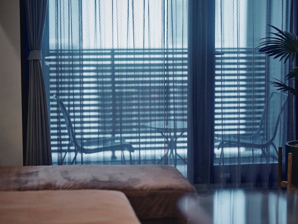 ILLI ENU YOTSUYA 東京