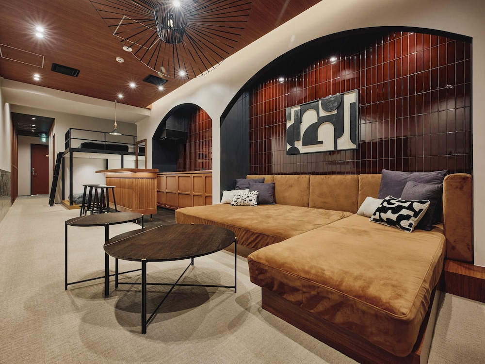 ILLI ENU YOTSUYA 東京