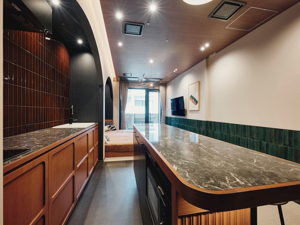 ILLI ENU YOTSUYA 東京