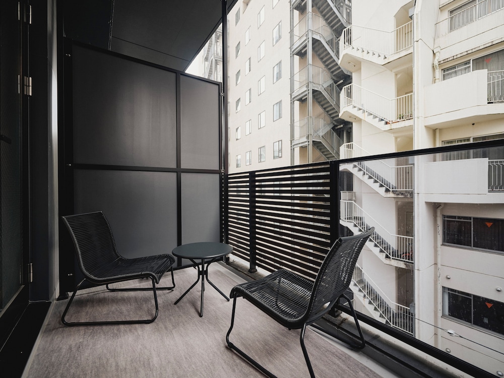 ILLI ENU YOTSUYA 東京