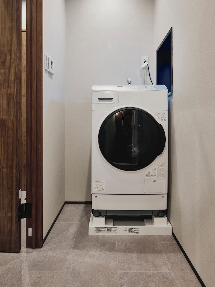 ILLI ENU YOTSUYA 東京