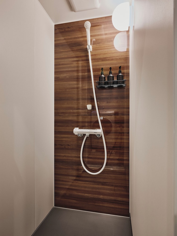 ILLI ENU YOTSUYA 東京