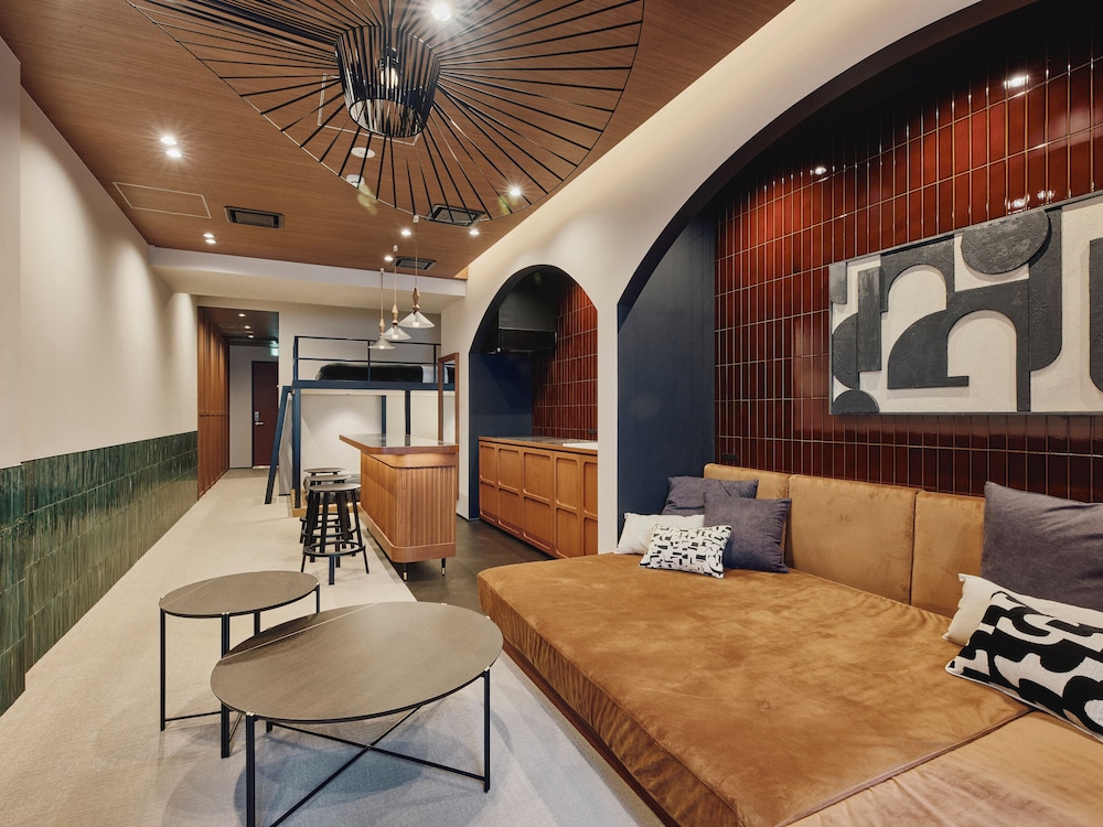 ILLI ENU YOTSUYA 東京