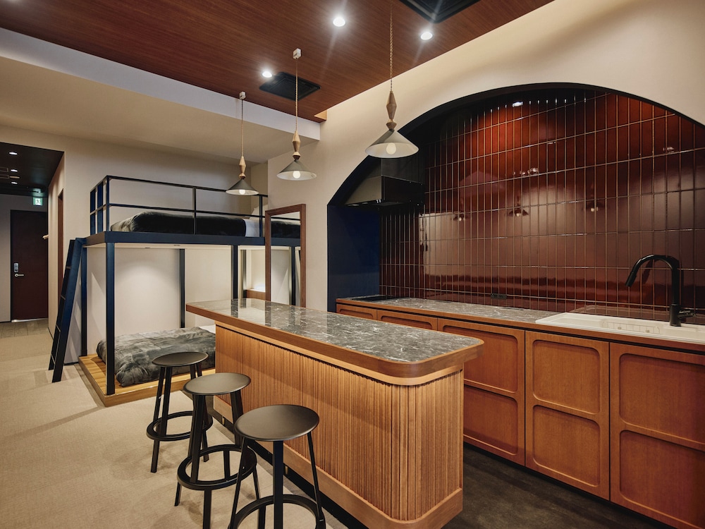 ILLI ENU YOTSUYA 東京