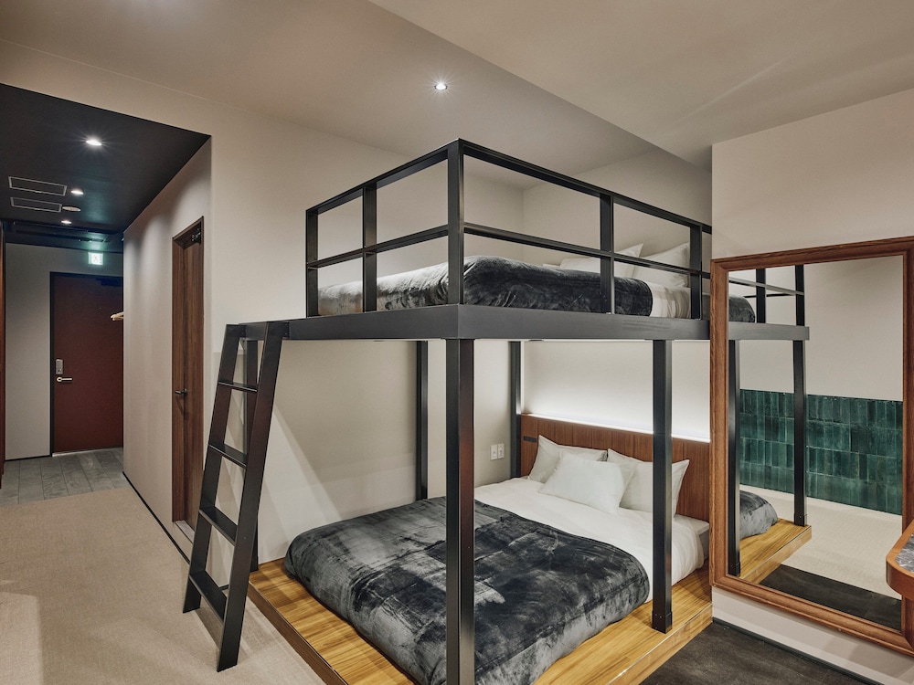 ILLI ENU YOTSUYA 東京