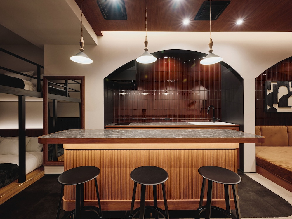 ILLI ENU YOTSUYA 東京