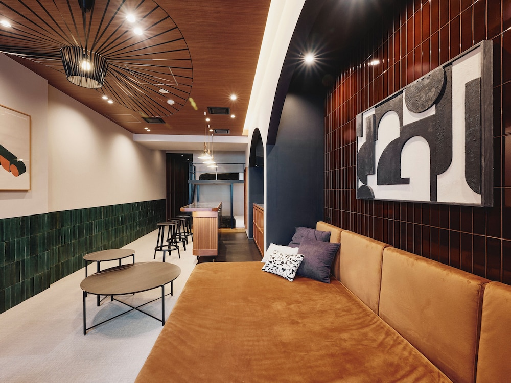 ILLI ENU YOTSUYA 東京