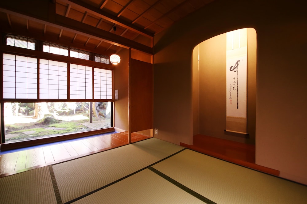 海石榴 (つばき) 箱根
