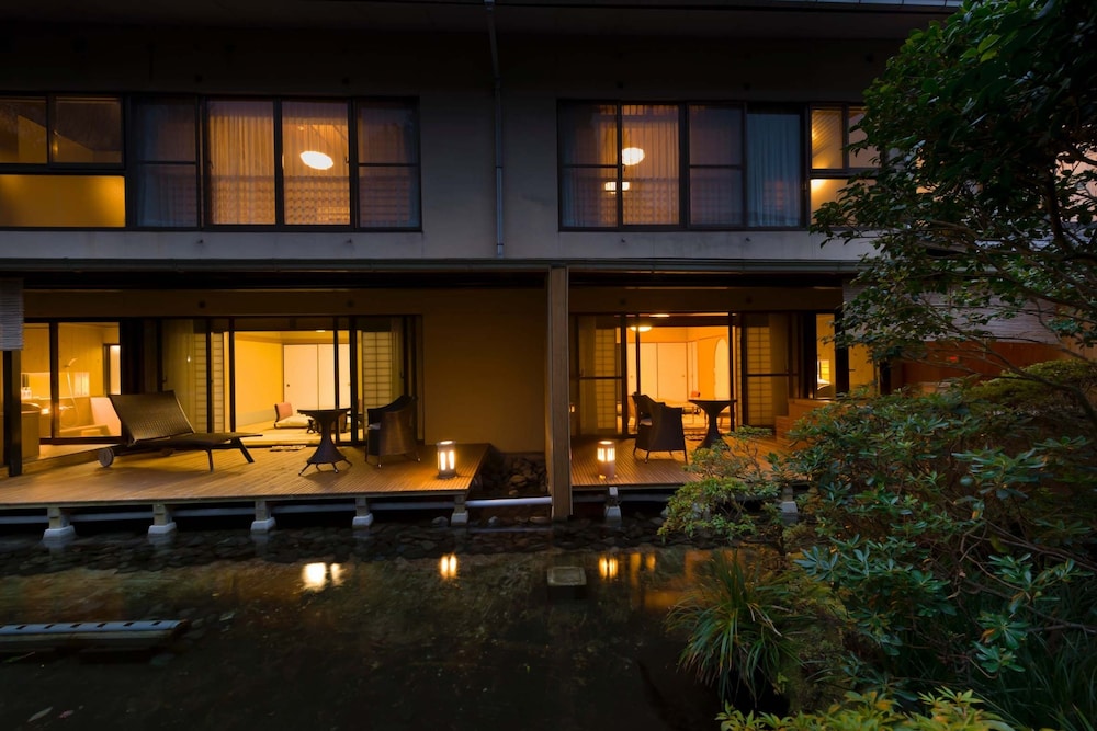 海石榴 (つばき) 箱根