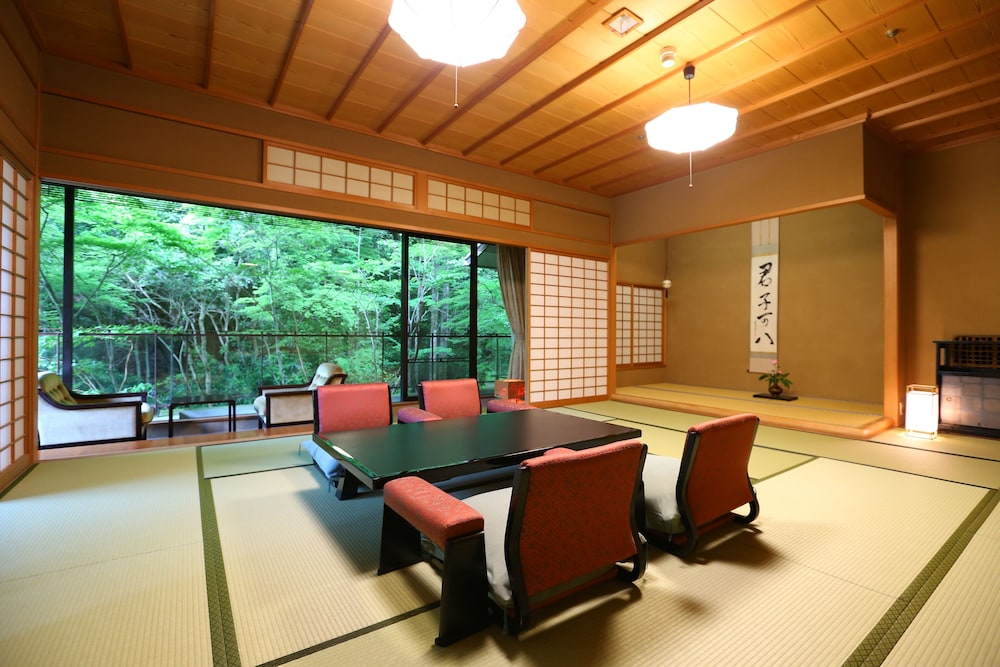 海石榴 (つばき) 箱根