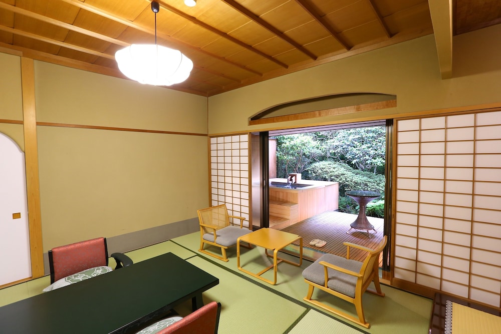 海石榴 (つばき) 箱根