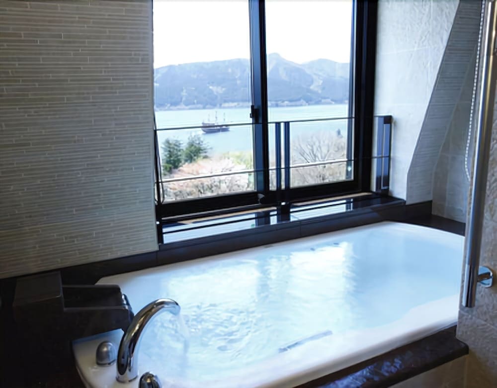 箱根・芦ノ湖畔 山のホテル 箱根