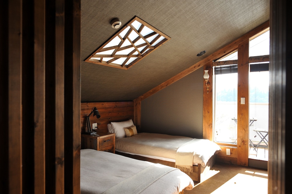 BOX HOTEL FROM BIZAN 箱根