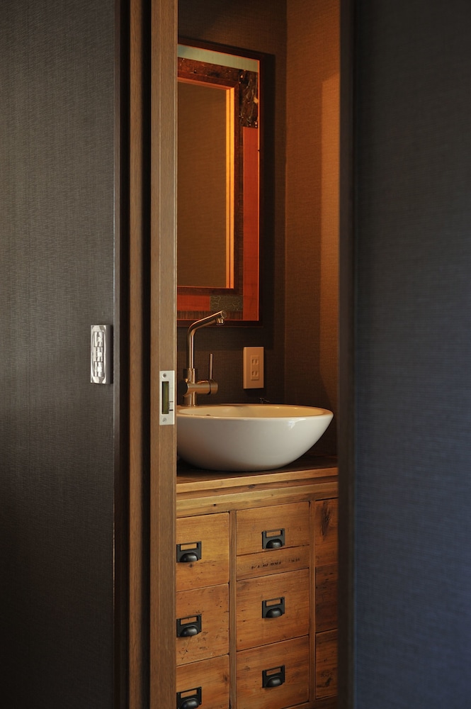 BOX HOTEL FROM BIZAN 箱根