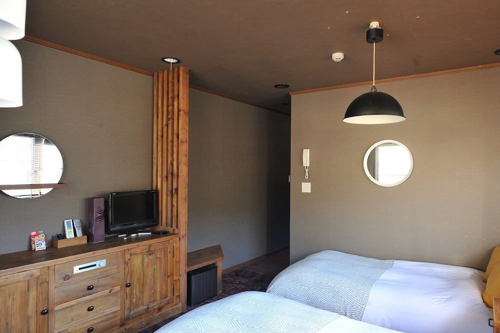 BOX HOTEL FROM BIZAN 箱根