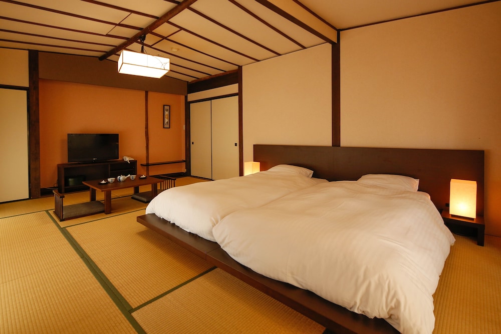 源泉かけ流しと創作イタリアンの宿 ALBERGO 湯楽 箱根