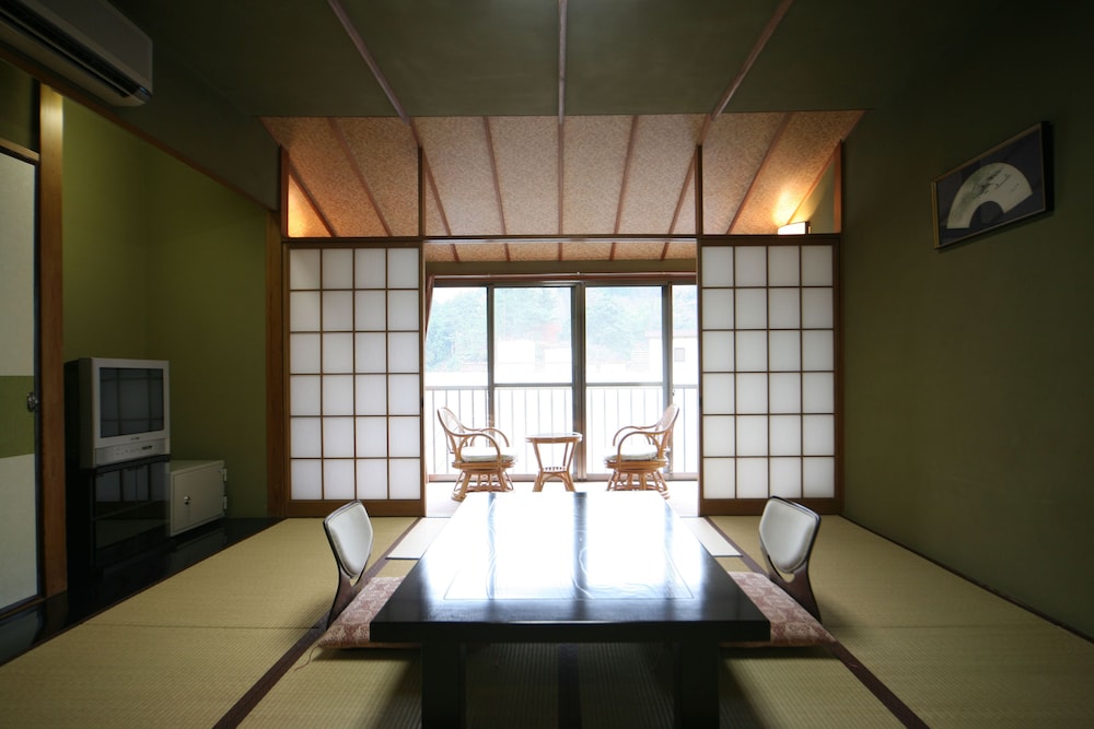 源泉かけ流しと創作イタリアンの宿 ALBERGO 湯楽 箱根