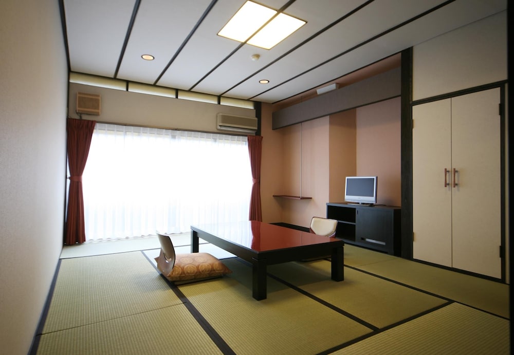 源泉かけ流しと創作イタリアンの宿 ALBERGO 湯楽 箱根