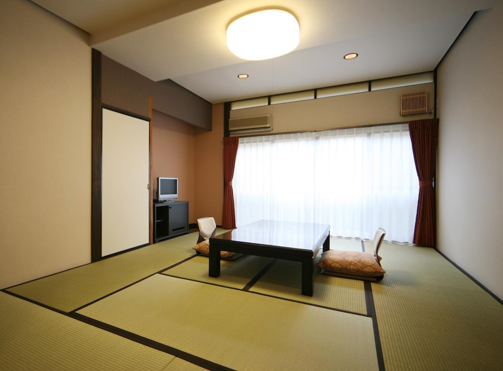 源泉かけ流しと創作イタリアンの宿 ALBERGO 湯楽 箱根