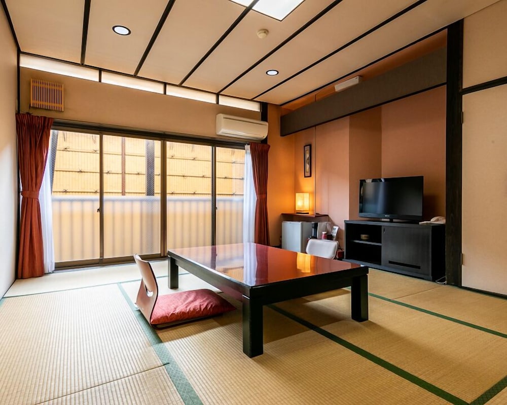 源泉かけ流しと創作イタリアンの宿 ALBERGO 湯楽 箱根