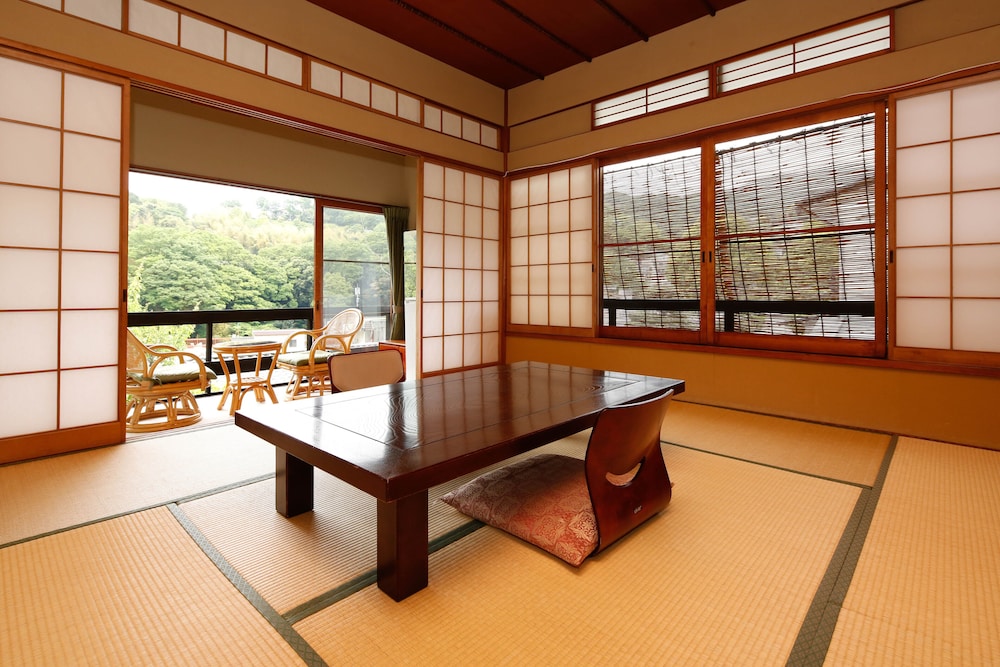 源泉かけ流しと創作イタリアンの宿 ALBERGO 湯楽 箱根