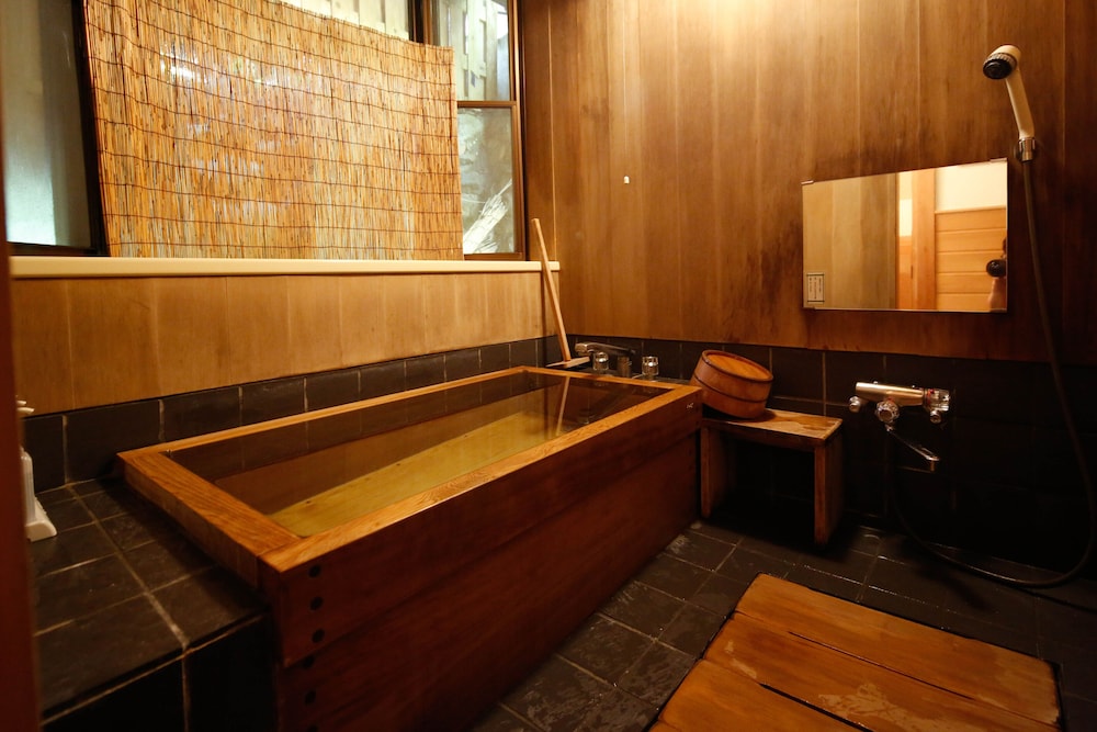 源泉かけ流しと創作イタリアンの宿 ALBERGO 湯楽 箱根