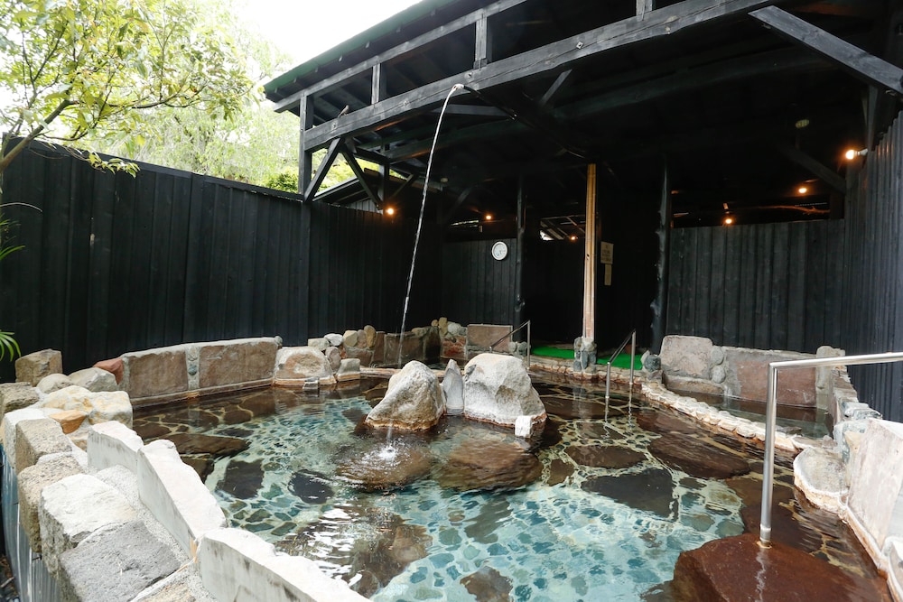 源泉かけ流しと創作イタリアンの宿 ALBERGO 湯楽 箱根