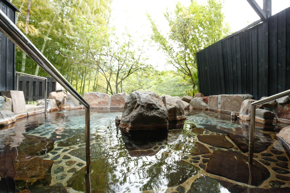 源泉かけ流しと創作イタリアンの宿 ALBERGO 湯楽 箱根