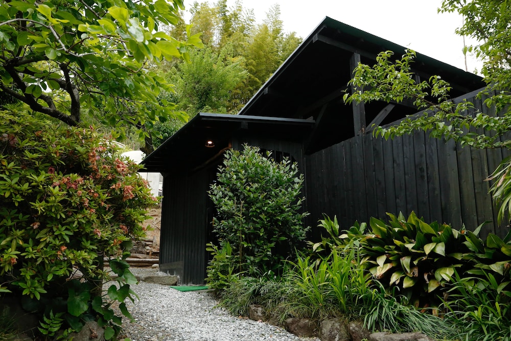 源泉かけ流しと創作イタリアンの宿 ALBERGO 湯楽 箱根